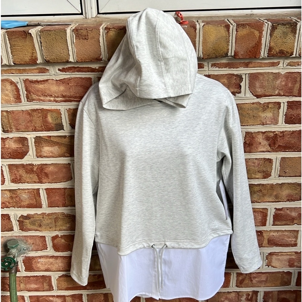 Athleta Gallery Hoodie Sweatshirt Top. Light grey heather and white. Medium